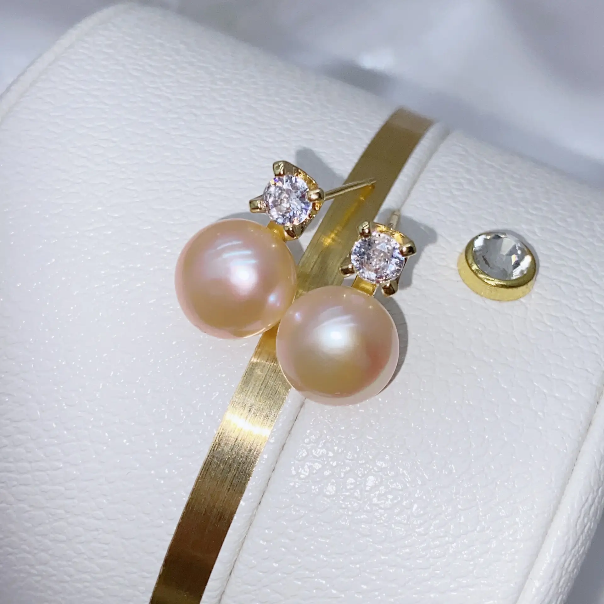 Classic Princess Pearl Earrings Gold Plated Flat Design — feature 11