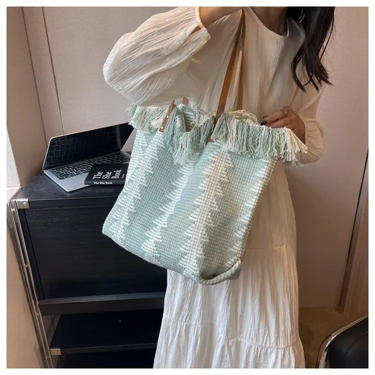 Women's 2023 Braided Wool Shoulder Bag Large Capacity — feature 10