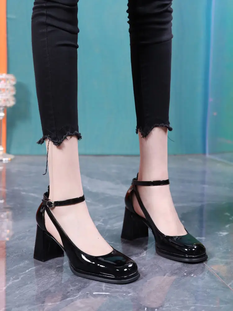 2023 Summer New Sandals Women's Square Head Hollow One-Piece Belt Comfortable Root High Heels Waterproof Platform Patent Leather Thick Heel — feature 15