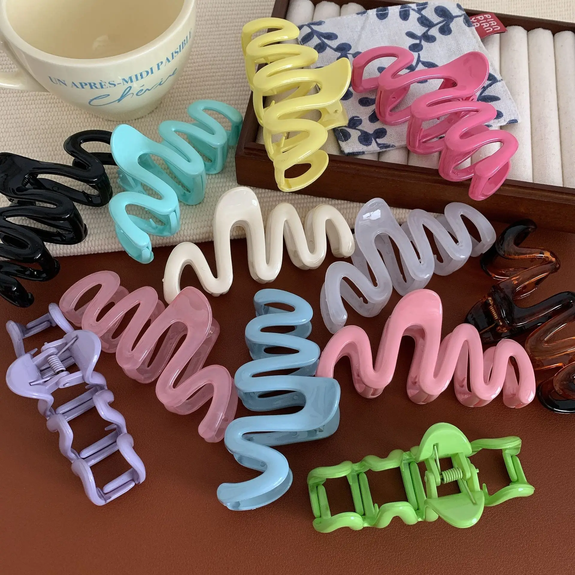 Pink Shark Clip Hair Grab Disc 2024 New