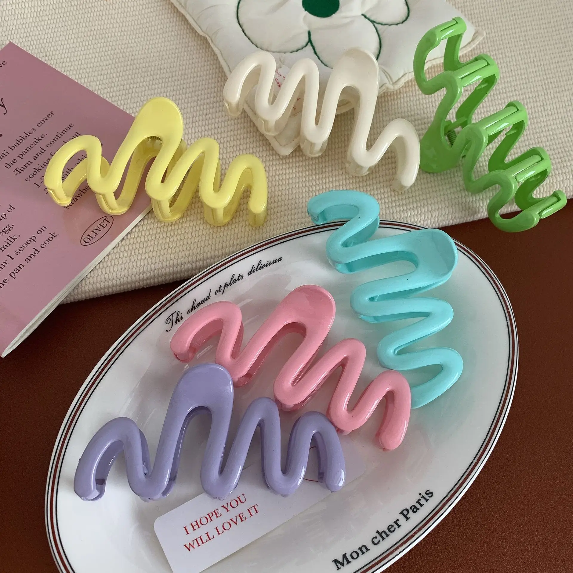 Pink Shark Clip Hair Grab Disc 2024 New