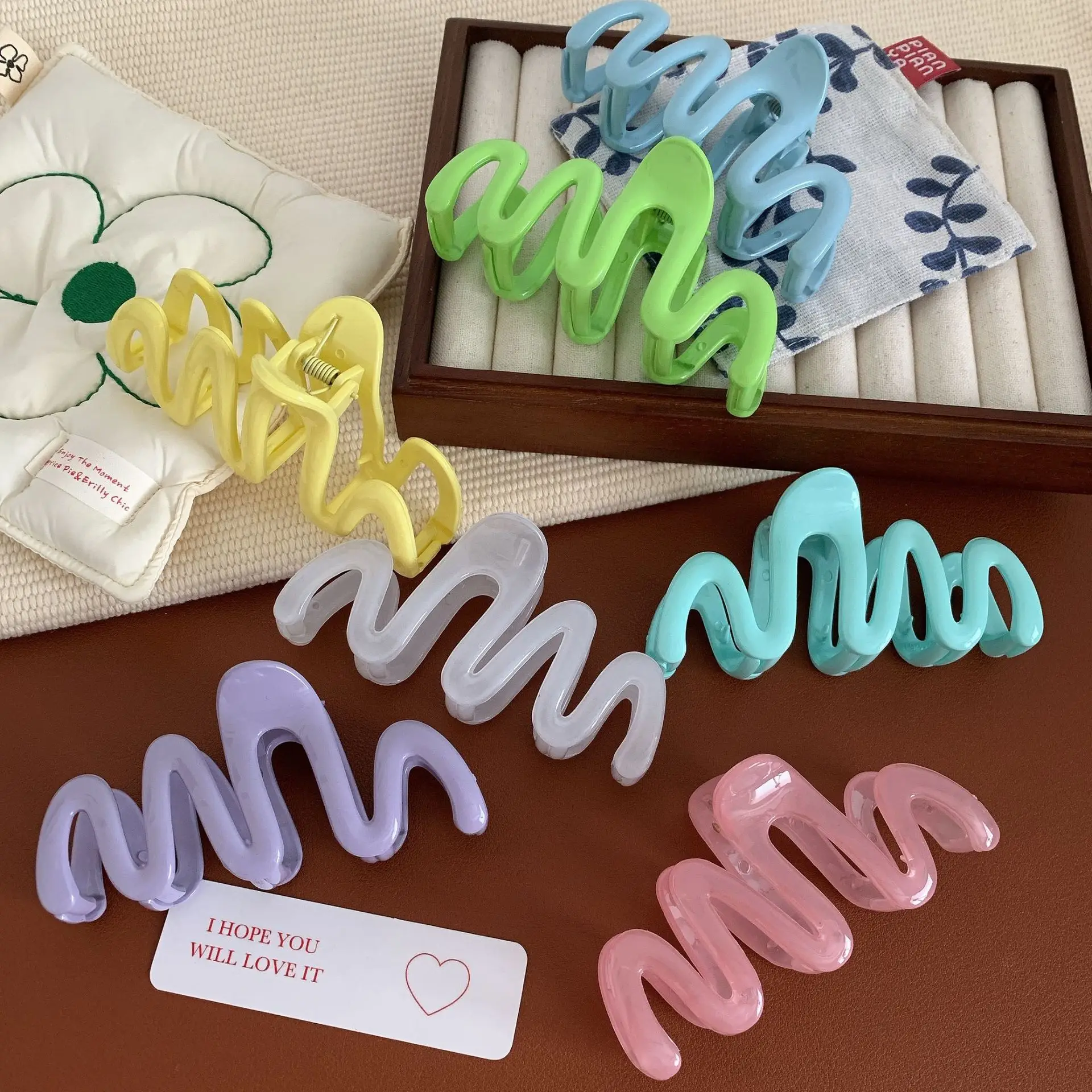 Pink Shark Clip Hair Grab Disc 2024 New — feature 14