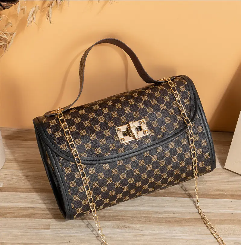 Black Diamond Chain Shoulder Bag for Women 2023 — feature 10