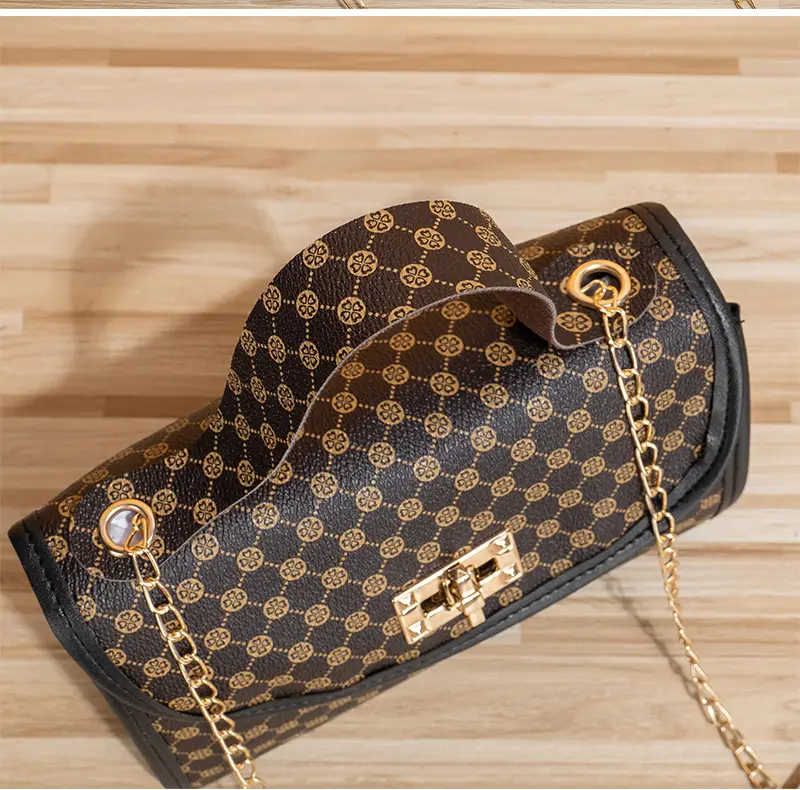 Black Diamond Chain Shoulder Bag for Women 2023 — feature 11
