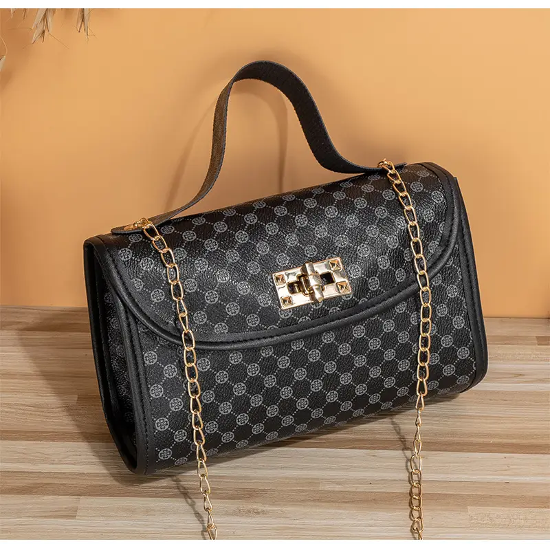 Black Diamond Chain Shoulder Bag for Women 2023 — feature 12