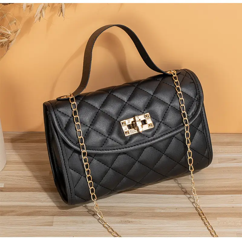 Black Diamond Chain Shoulder Bag for Women 2023 — feature 14