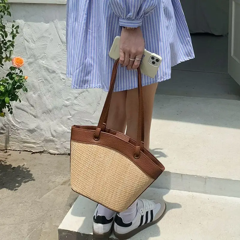 Women's Straw Woven Shoulder Bag Black Beige - Image 7