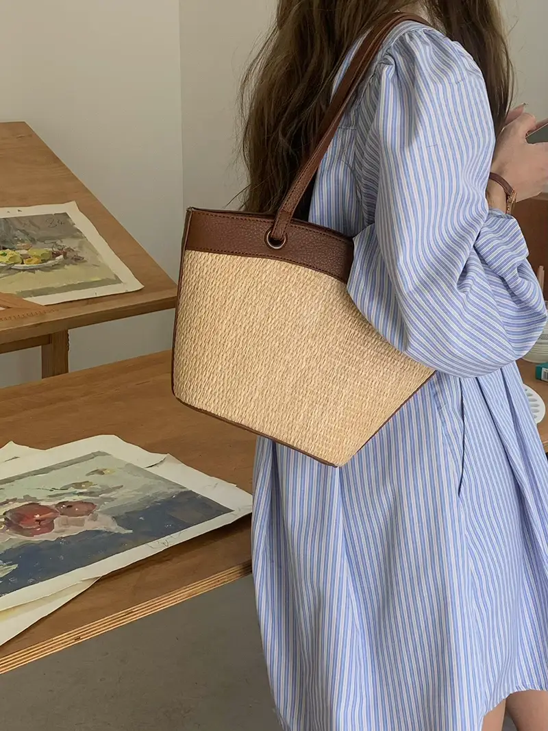 Women's Straw Woven Shoulder Bag Black Beige — feature 9