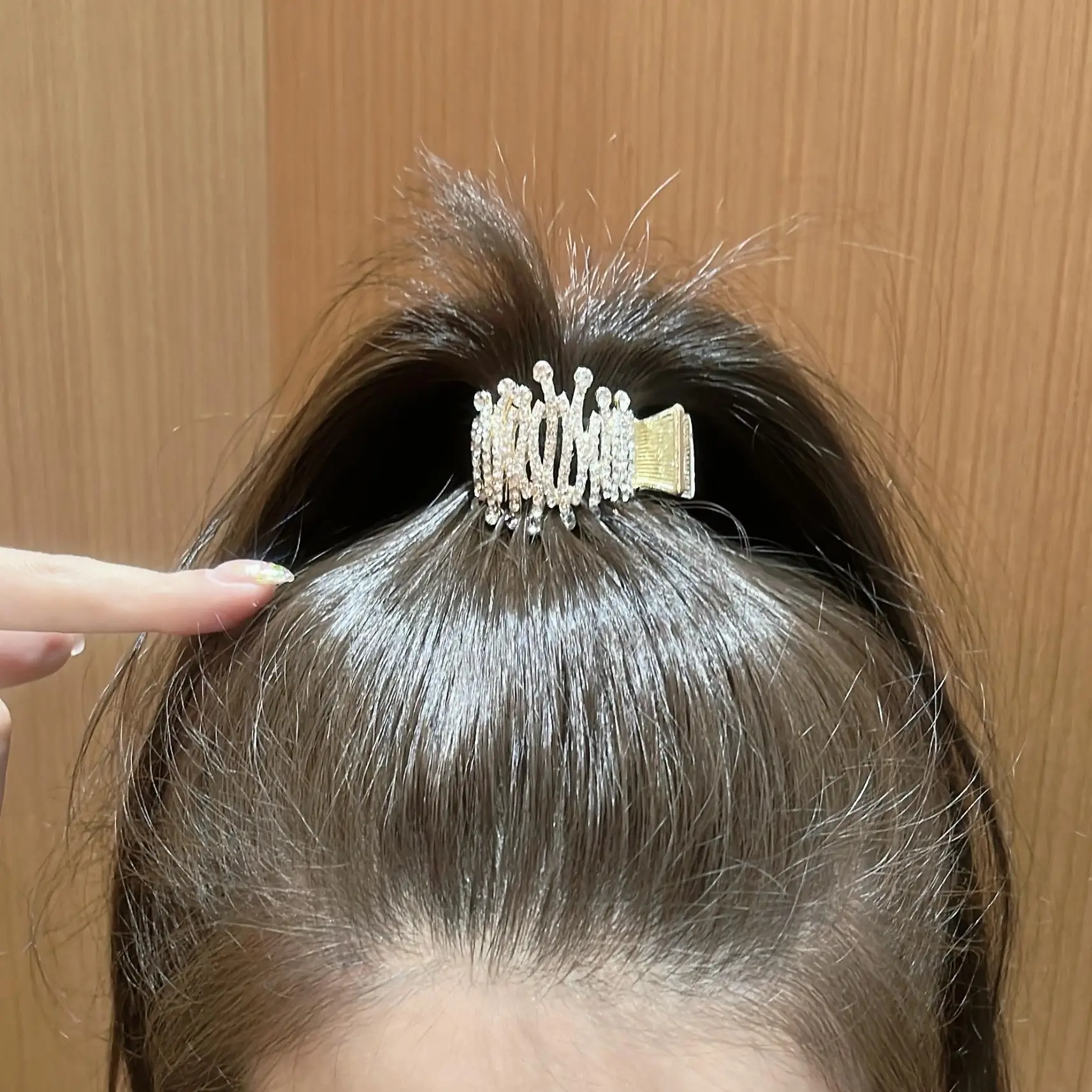 Gold Pearl Pony Tail Clip for Women — feature 2