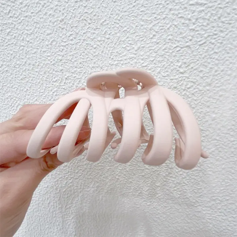 Black Pearl Crown Hair Clip for Volume & Style