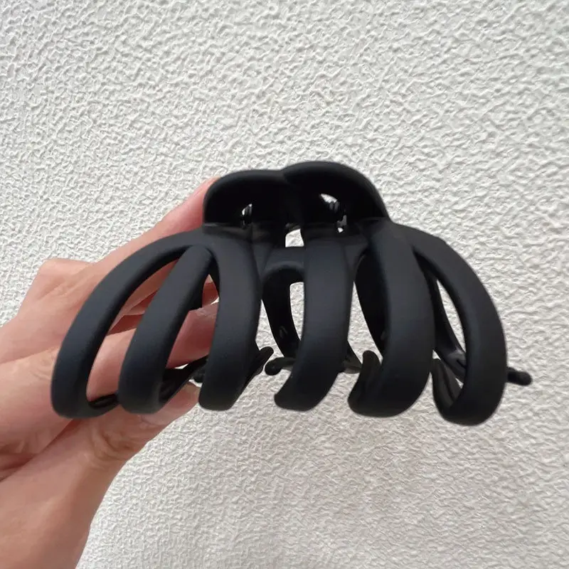Black Pearl Crown Hair Clip for Volume & Style