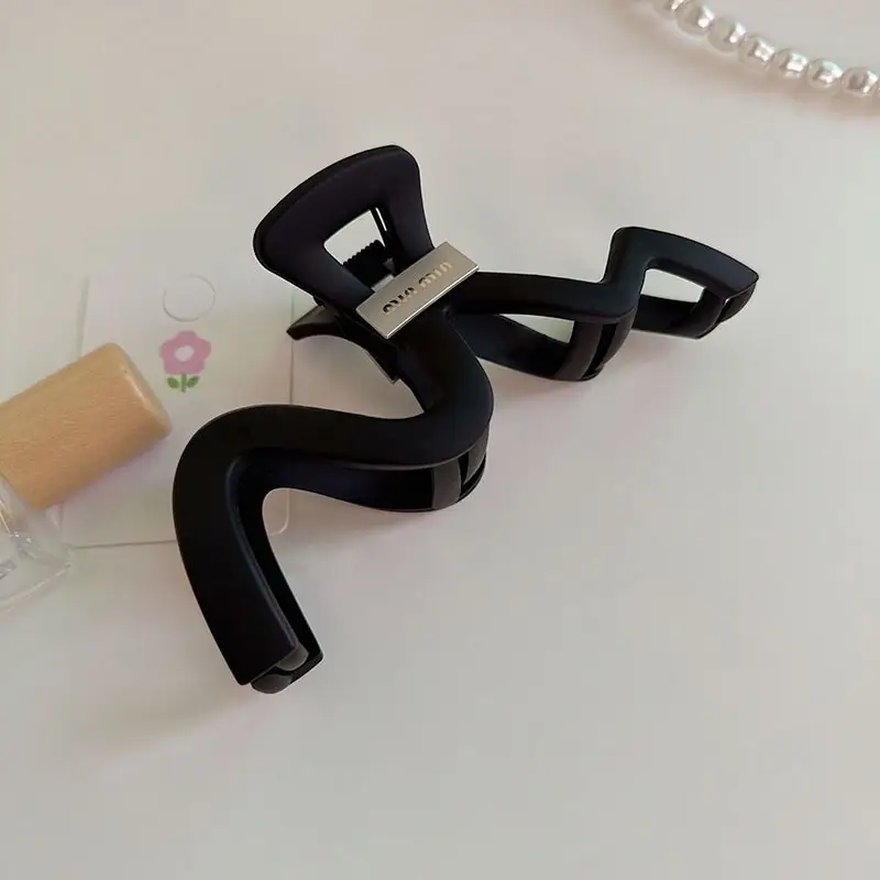Black Pearl Crown Hair Clip for Volume & Style