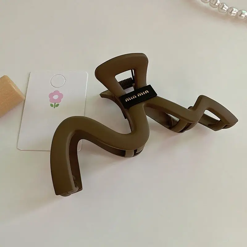 Black Pearl Crown Hair Clip for Volume & Style