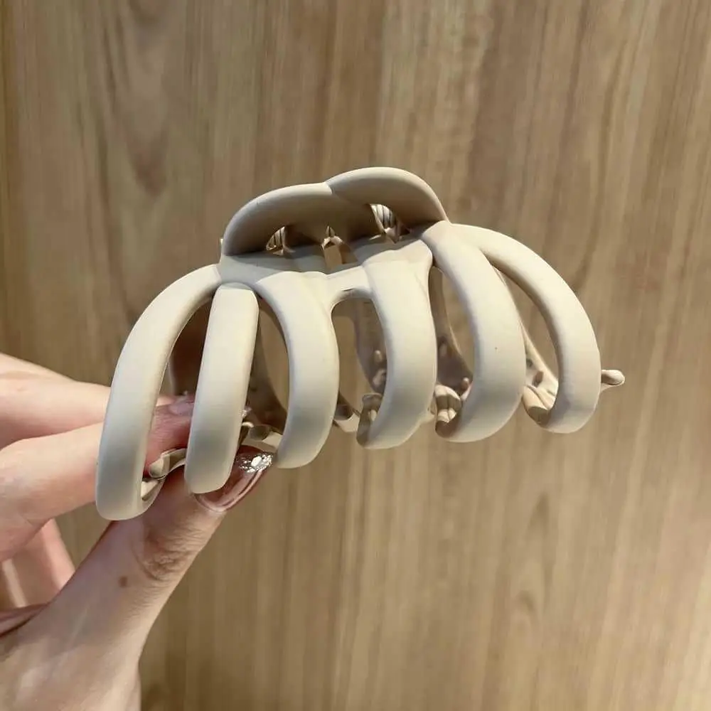Black Pearl Crown Hair Clip for Volume & Style