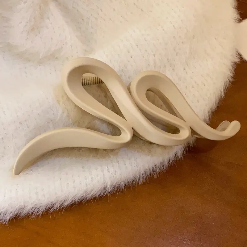 Black Pearl Crown Hair Clip for Volume & Style