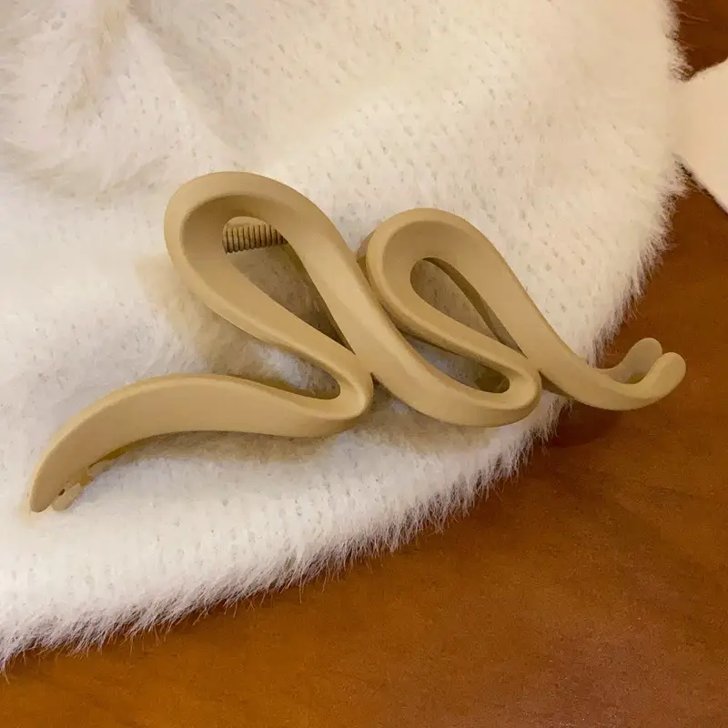 Black Pearl Crown Hair Clip for Volume & Style