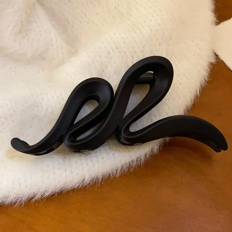 Black Pearl Crown Hair Clip for Volume & Style