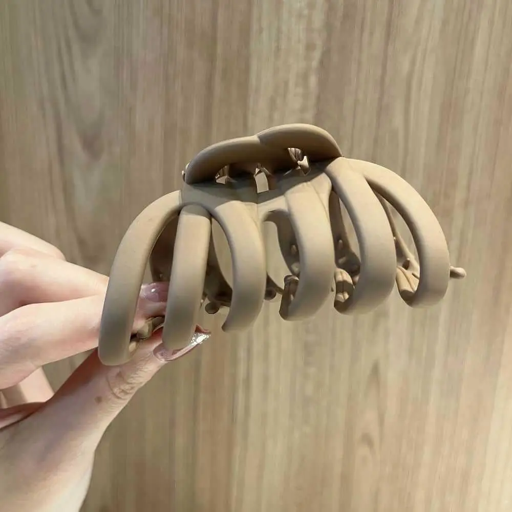 Black Pearl Crown Hair Clip for Volume & Style