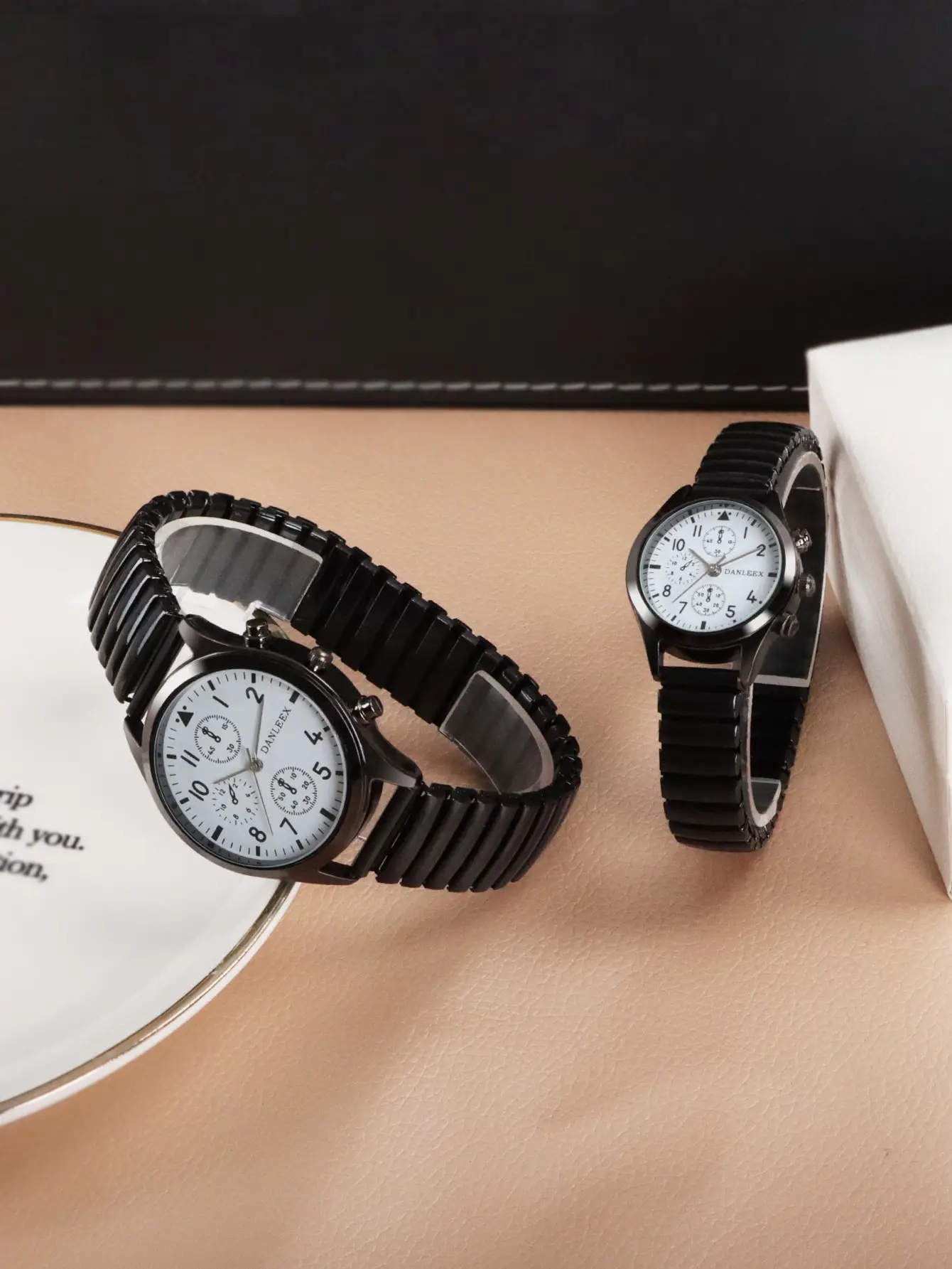 Black Cross-Border Couple Watches with Elastic Band — feature 10