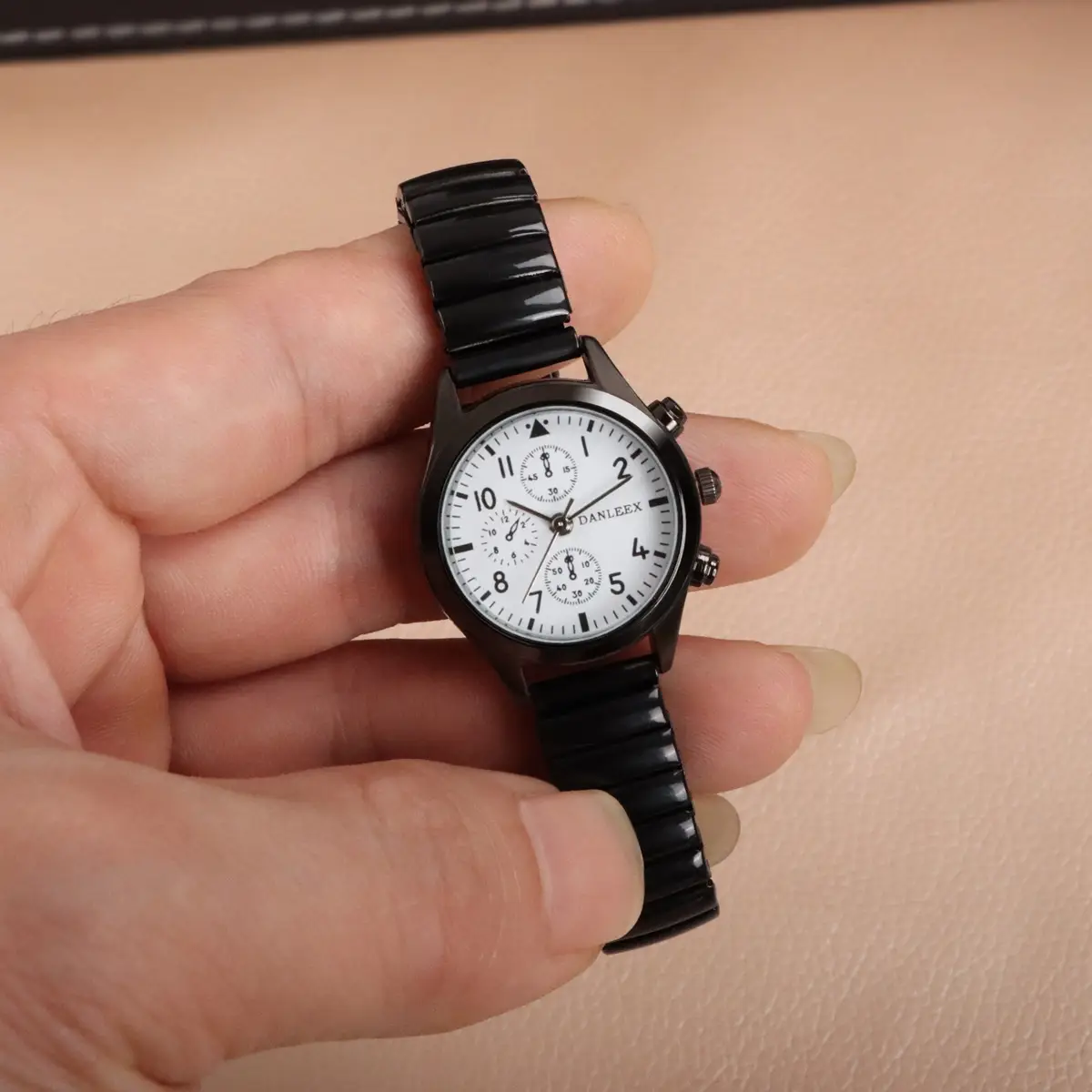 Black Cross-Border Couple Watches with Elastic Band — feature 16