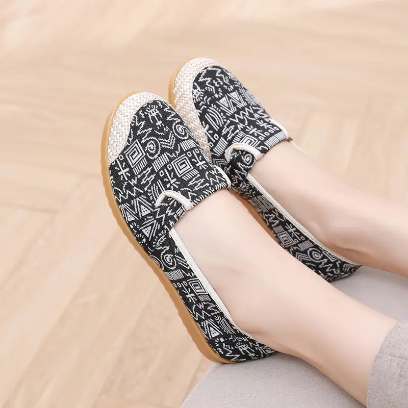 26 New Styles of Old Beijing Cloth Shoes for Women, Soft-Soled Non-Slip Canvas Shoes, Export-Grade Rubber Sole Mom Shoes, Flat and Comfortable - Image 8