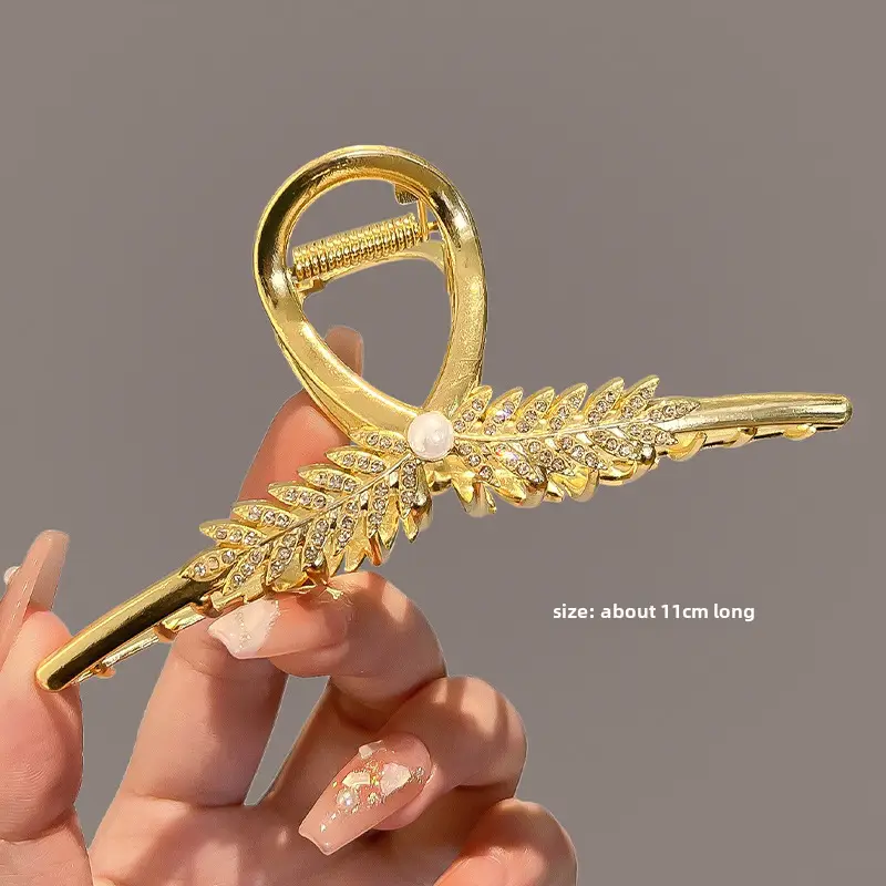 Gold Shark Hair Clip for Women with Diamond Embellishment - Image 17