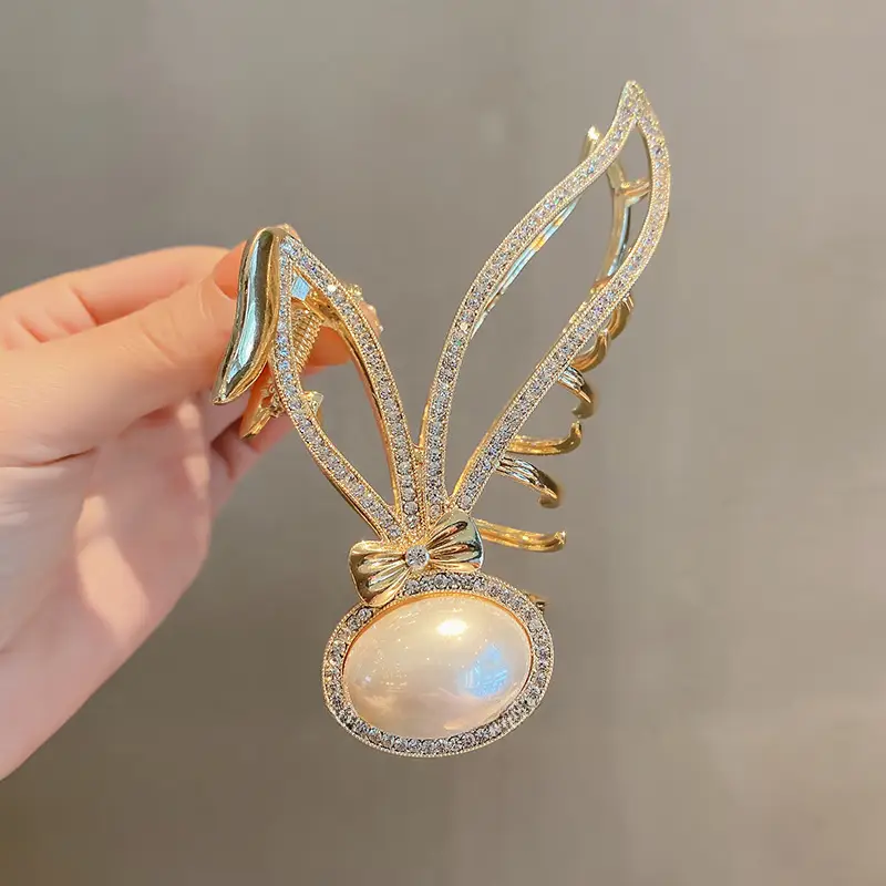 Gold Shark Hair Clip for Women with Diamond Embellishment - Image 20