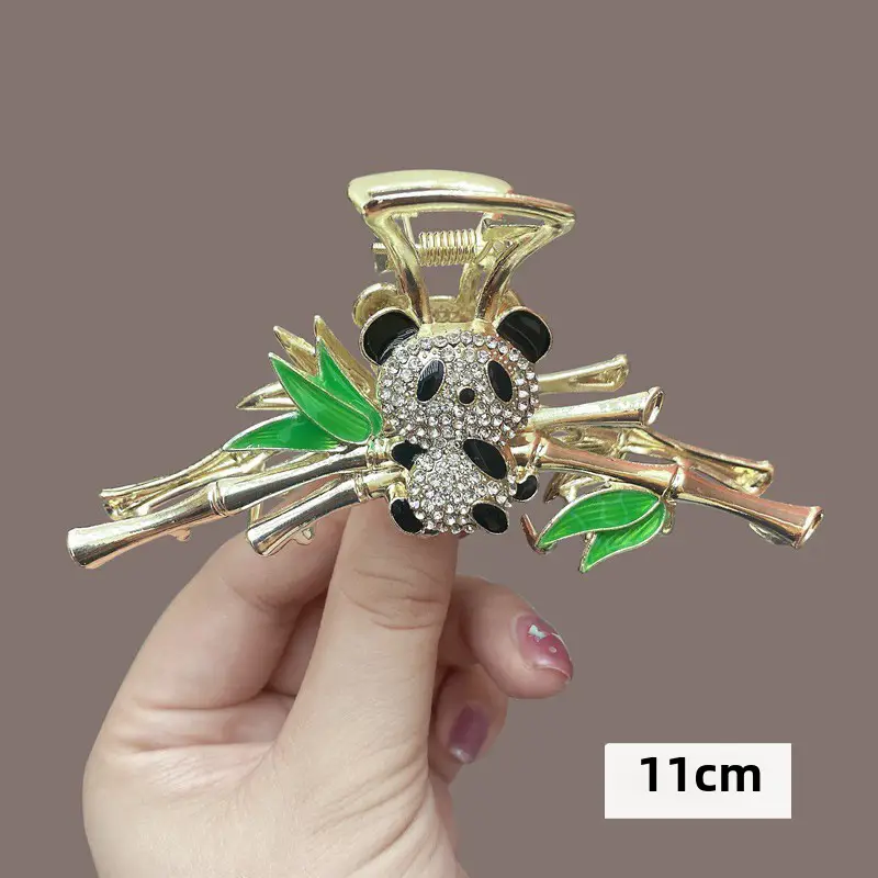 Gold Shark Hair Clip for Women with Diamond Embellishment - Image 25