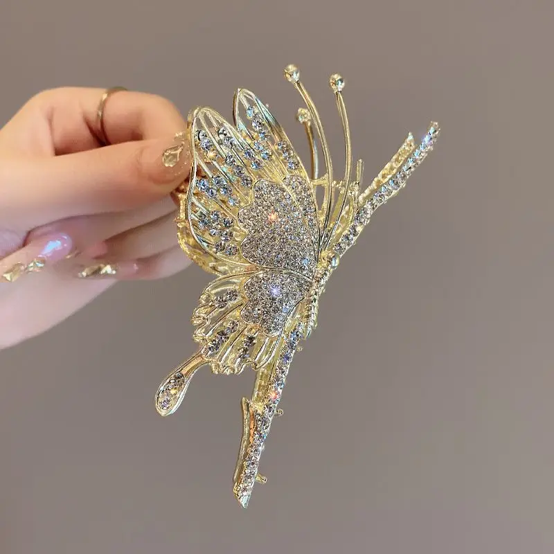 Gold Shark Hair Clip for Women with Diamond Embellishment - Image 28