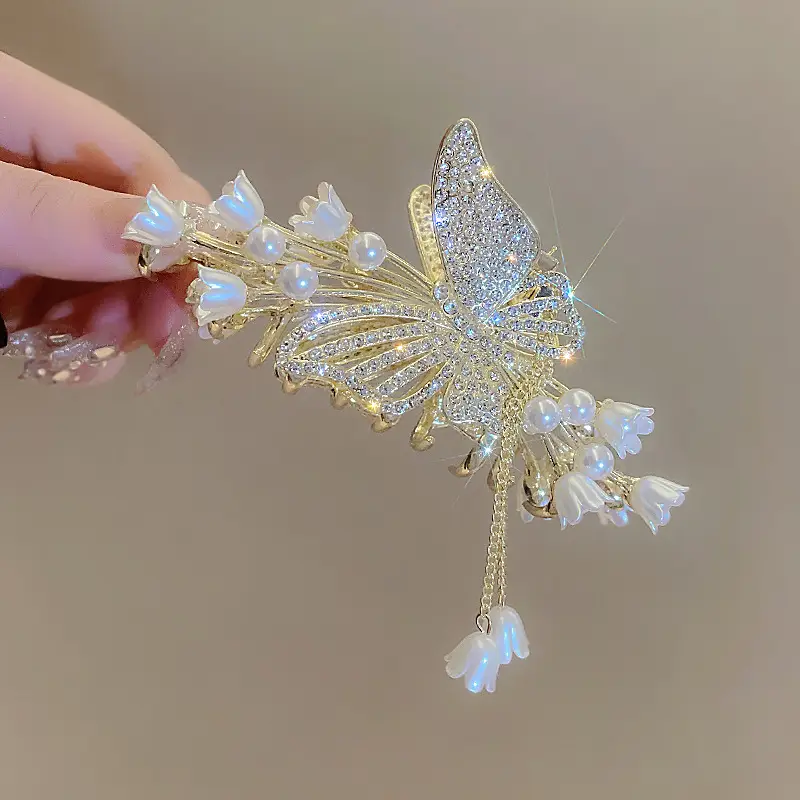 Gold Shark Hair Clip for Women with Diamond Embellishment - Image 3