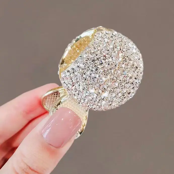 Gold Shark Hair Clip for Women with Diamond Embellishment - Image 33
