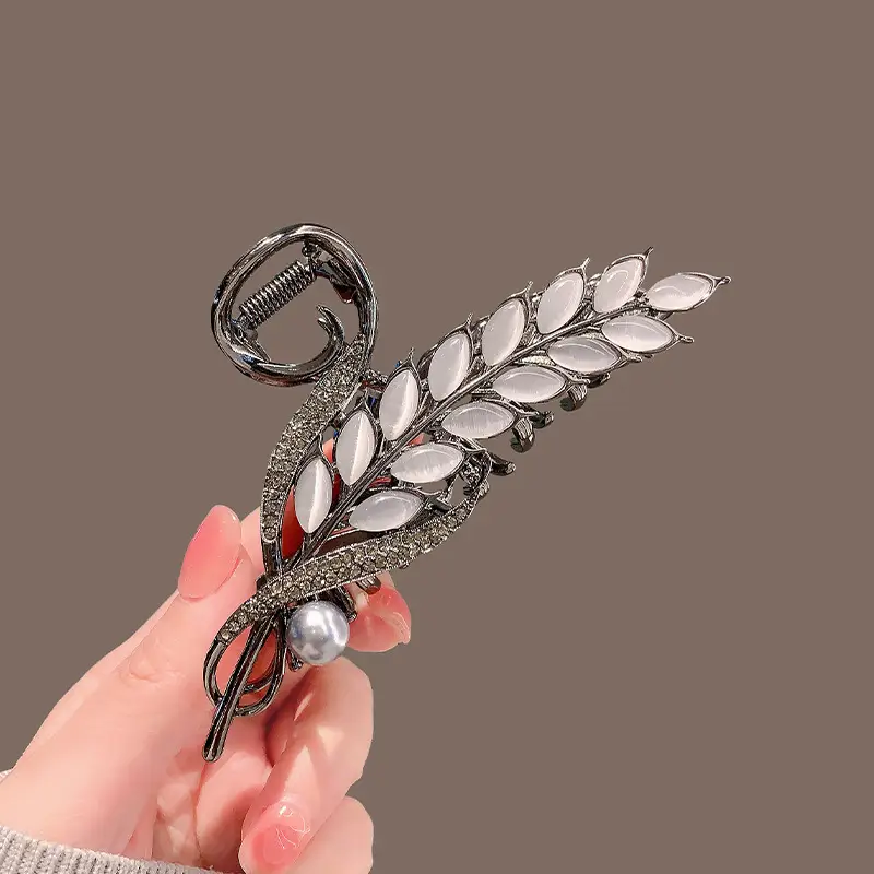 Gold Shark Hair Clip for Women with Diamond Embellishment - Image 6