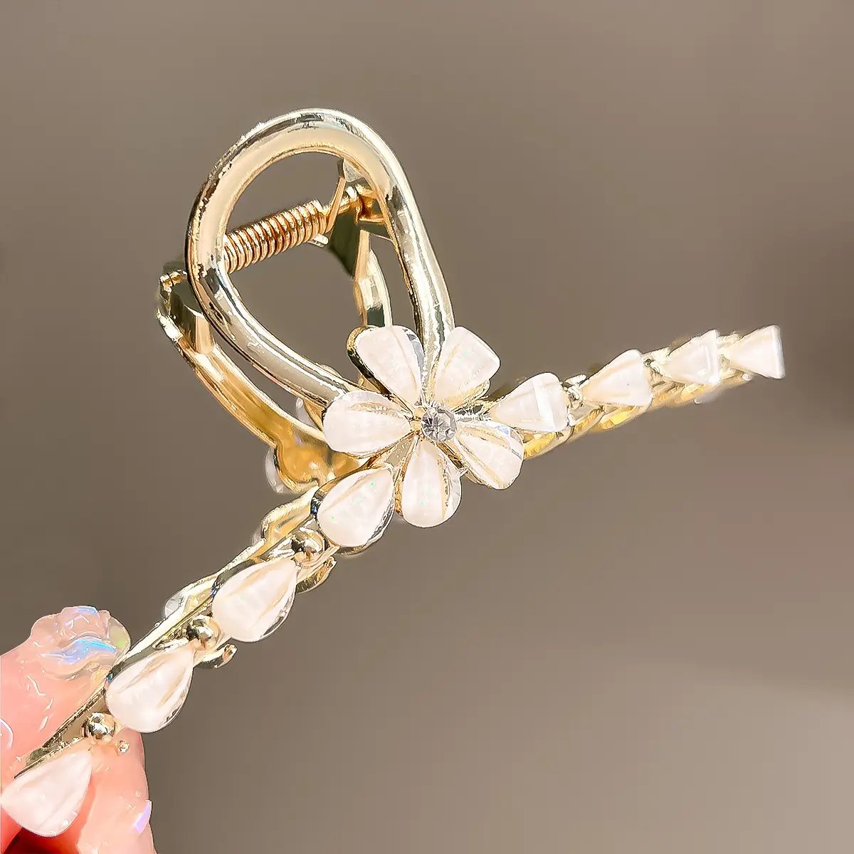 Gold Shark Hair Clip for Women with Diamond Embellishment - Image 9