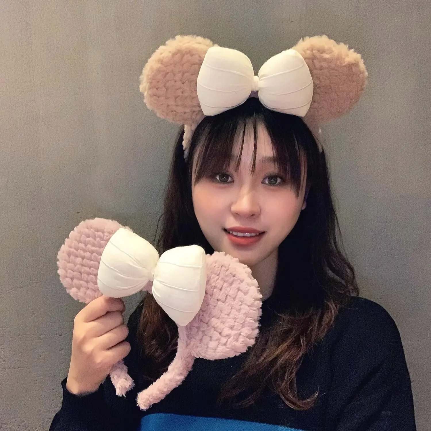 Women's Plush Bow Hair Band Autumn Winter Cute Cartoon Face Wash — feature 3