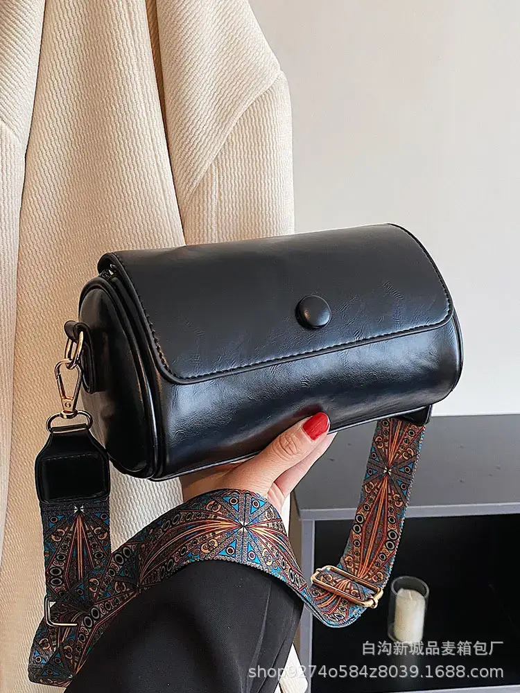 Women's Retro Shoulder Crossbody Bag Brown Leather 2023 - Image 6