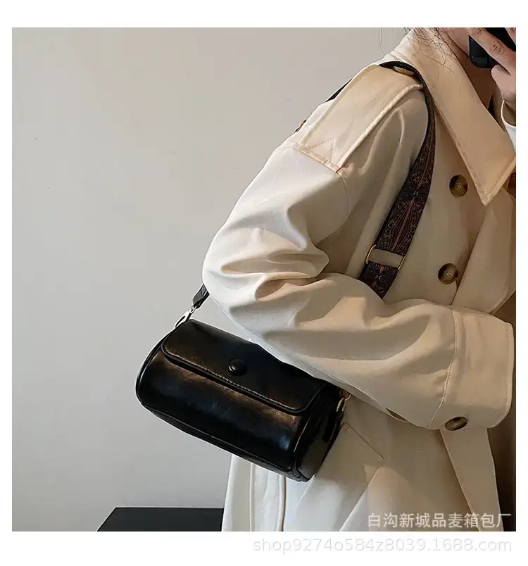 Women's Retro Shoulder Crossbody Bag Brown Leather 2023 — feature 12