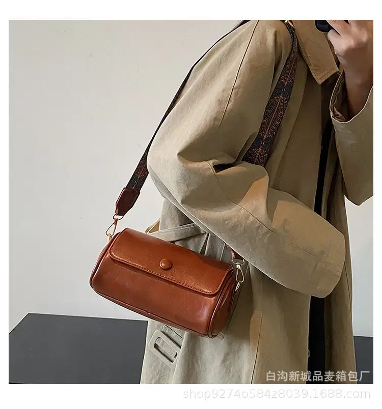 Women's Retro Shoulder Crossbody Bag Brown Leather 2023 — feature 13