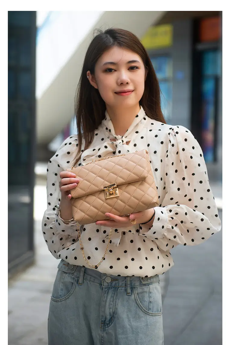 2023 New Women's Embroidered Chain Shoulder Bag — feature 14