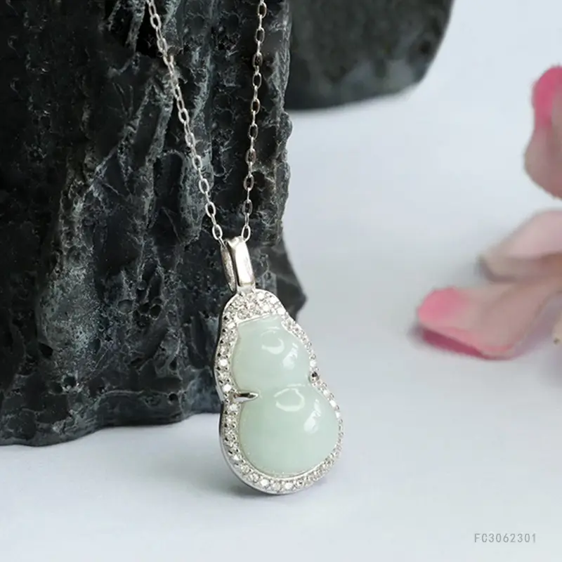 Guan Yu Gourd Pendant with Silver Inlay & Jade Necklace — feature 10