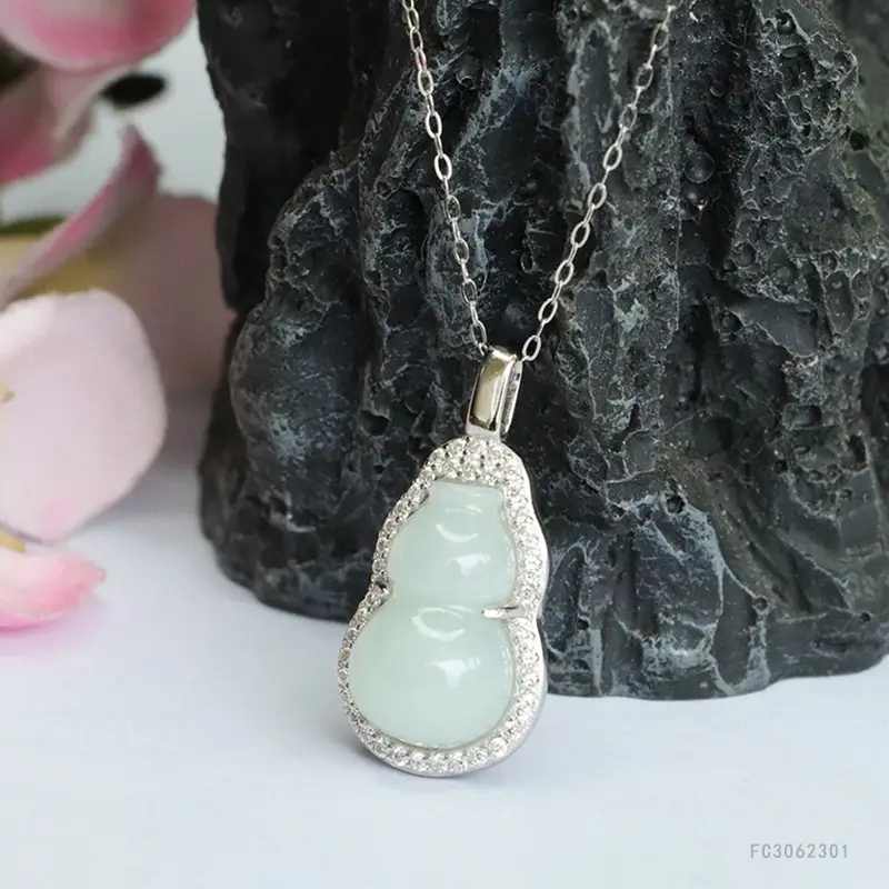 Guan Yu Gourd Pendant with Silver Inlay & Jade Necklace — feature 11