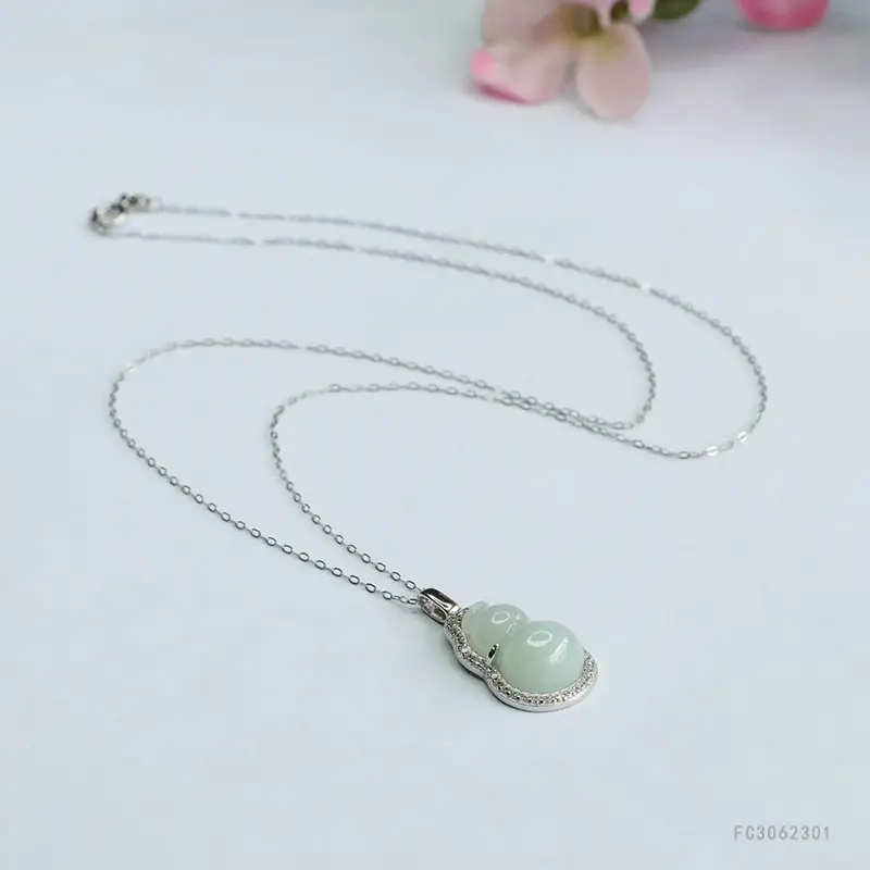 Guan Yu Gourd Pendant with Silver Inlay & Jade Necklace — feature 8
