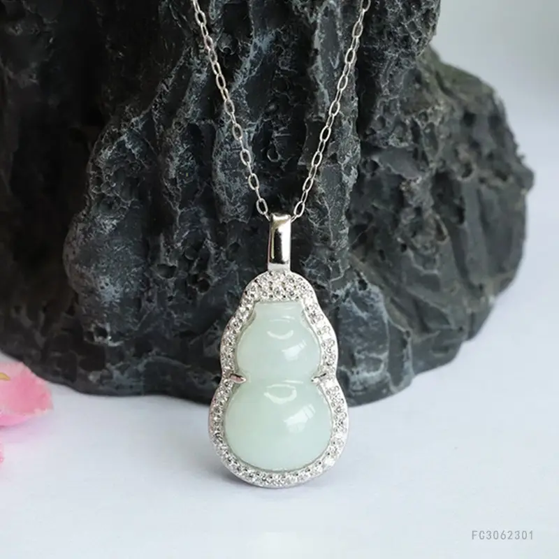 Guan Yu Gourd Pendant with Silver Inlay & Jade Necklace — feature 9
