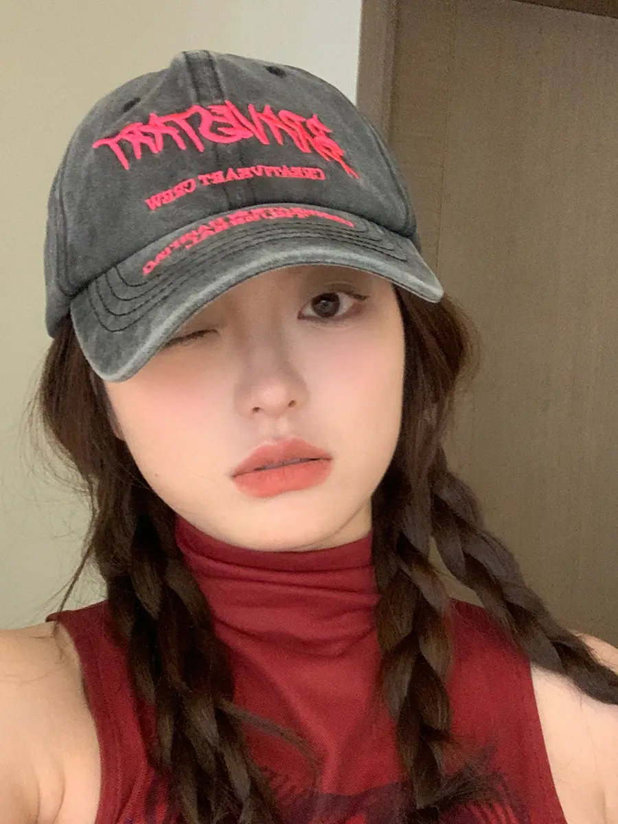 Red Velvet Baseball Cap for Women Summer Wear - Image 8