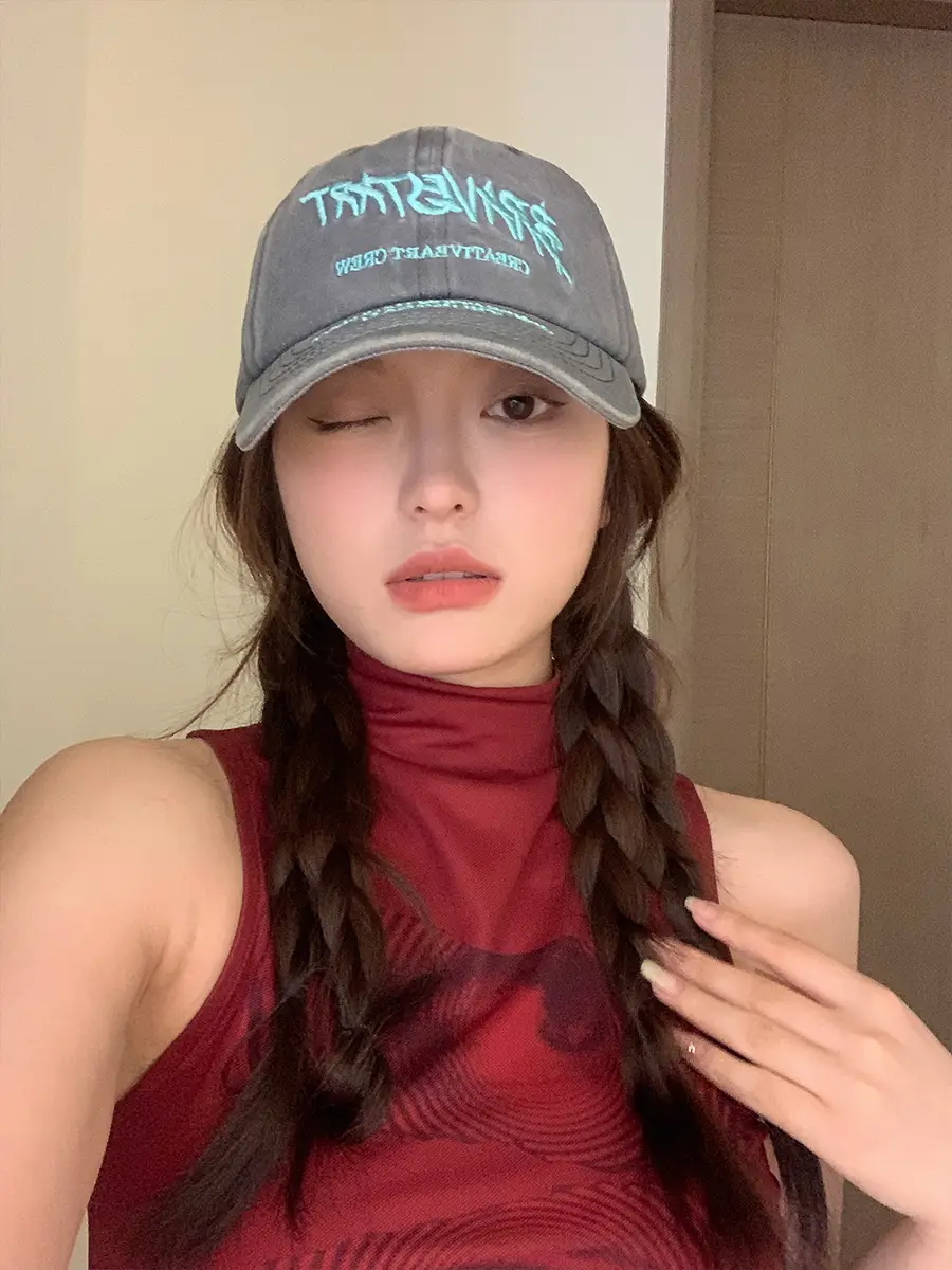 Red Velvet Baseball Cap for Women Summer Wear - Image 10