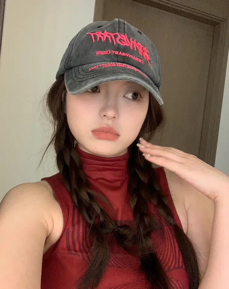 Red Velvet Baseball Cap for Women Summer Wear — feature 5