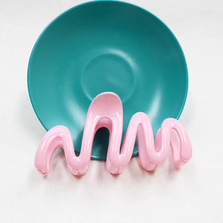 Cream Color Wave Grip Hair Clips 2023 — feature 13