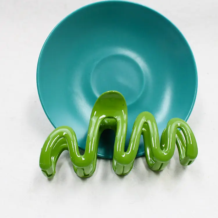 Cream Color Wave Grip Hair Clips 2023 — feature 14