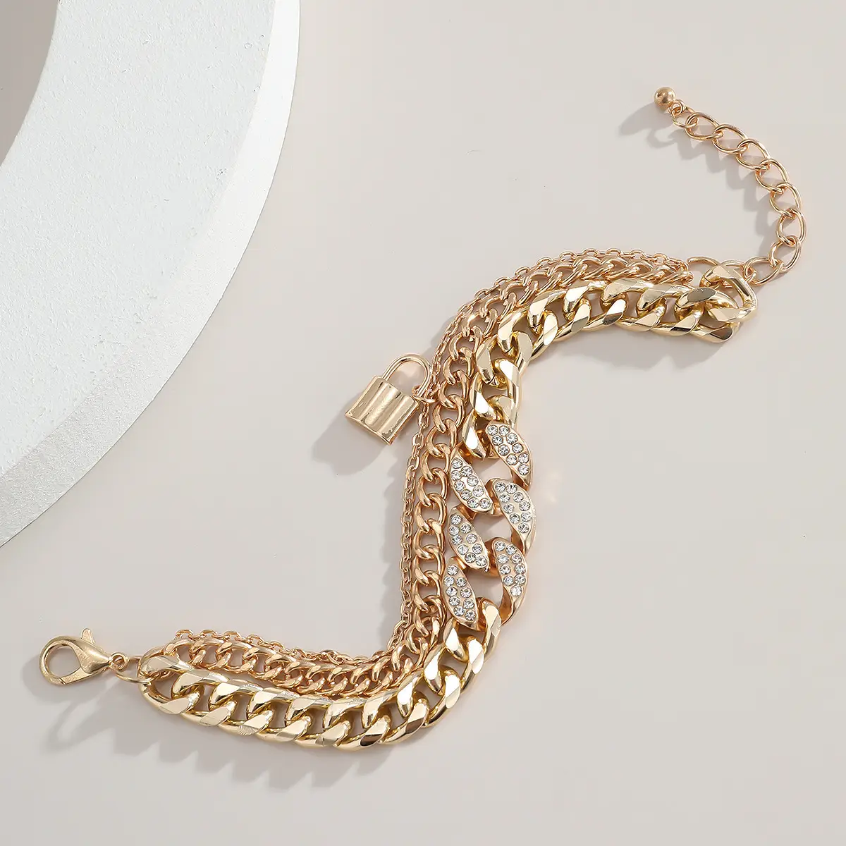 Gold Full Diamond Women's Quartz Watch & Bracelet Set — feature 4
