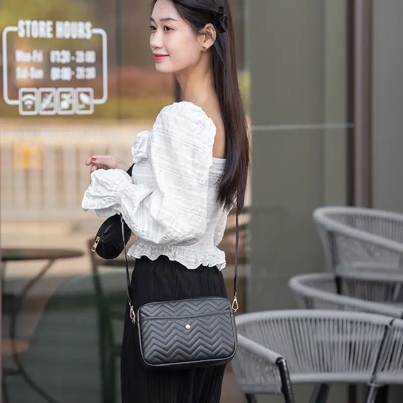 Women's Korean Style Crossbody Bag with Cosmetics & Pouch — feature 12