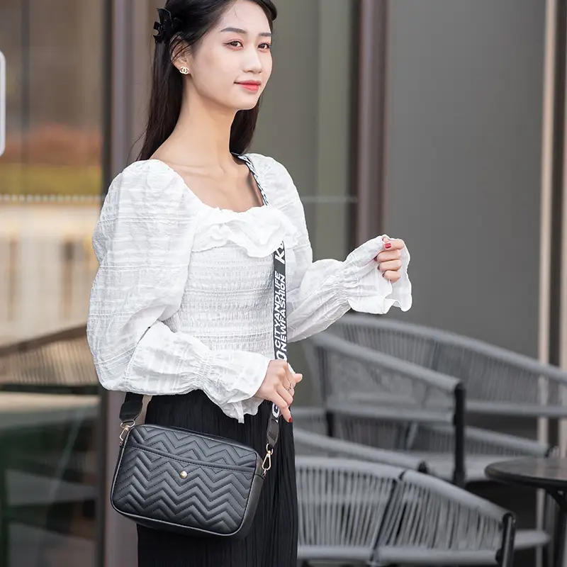 Women's Korean Style Crossbody Bag with Cosmetics & Pouch — feature 13